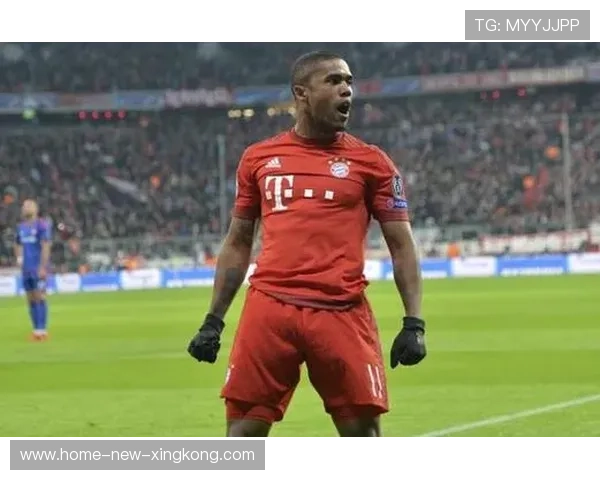 拜仁道格拉斯速度飞奔后劲射撞入近角的瞬间魅力