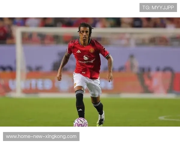 曼联通过交叉跑动打开空间——战术美学与落地训练