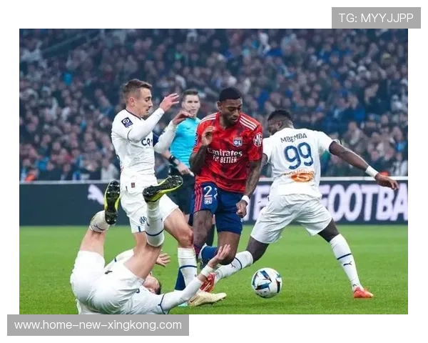 法甲里昂的精确外围传球与前锋机会